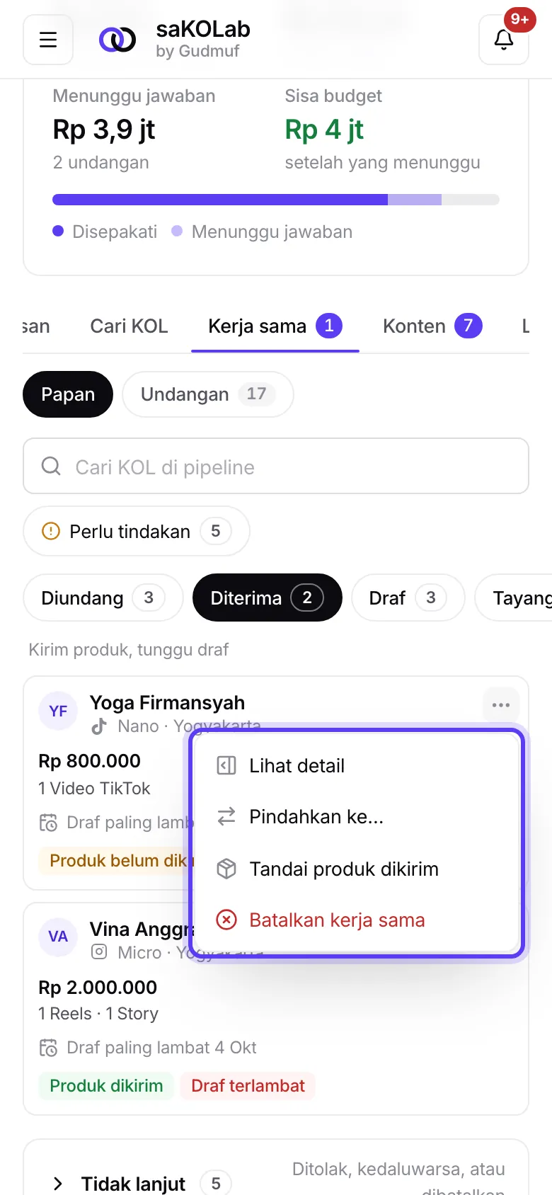 Papan di HP dengan tombol tahap dan menu kartu
